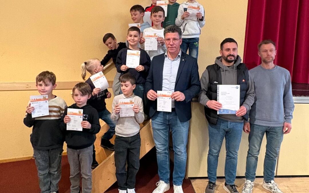 Stadtsportbund Neuenrade übergibt Sportabzeichen für 2025 im Kaisergarten